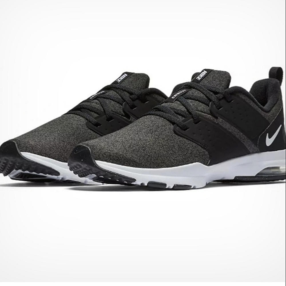 Nike Women's Black and Gray Athletic Sneakers